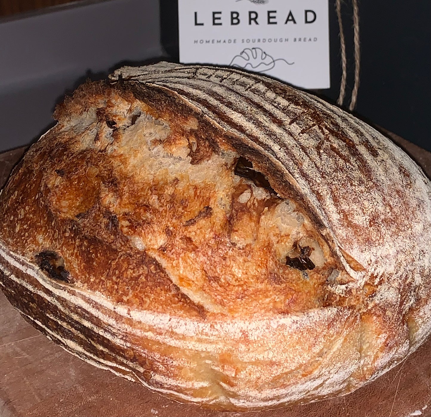 Sourdough with Sundried tomatoes and Parmesan cheese (weight 950~1,000 grams)