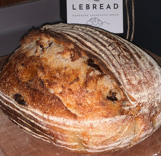 Sourdough with Sundried tomatoes and Parmesan cheese (weight 950~1,000 grams)