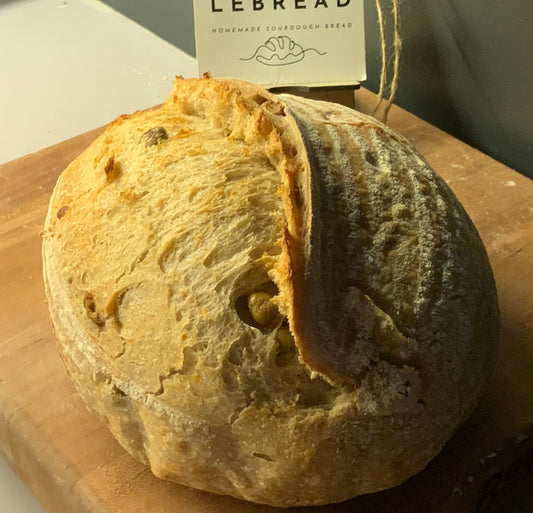 Sourdough with green olive and parmesan cheese (weight 950~1,000 grams)
