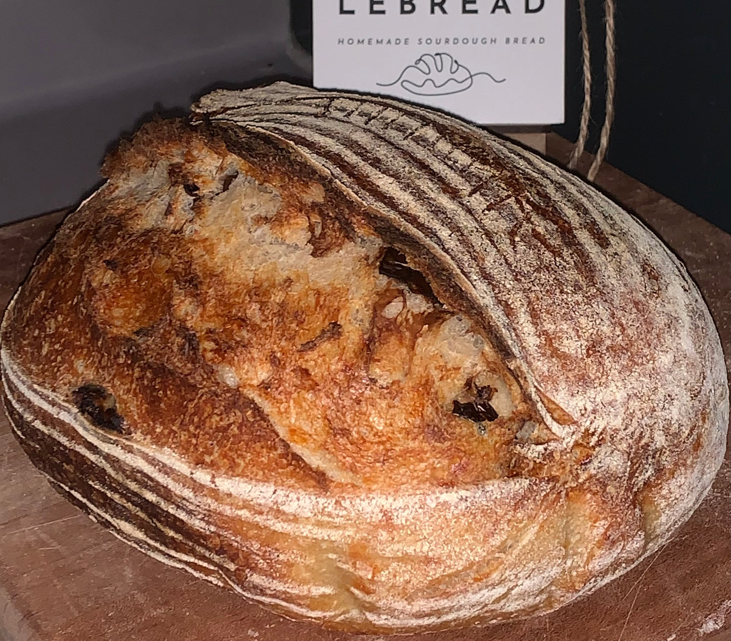 Sourdough with Sundried tomatoes and Parmesan cheese (weight 950~1,000 grams)