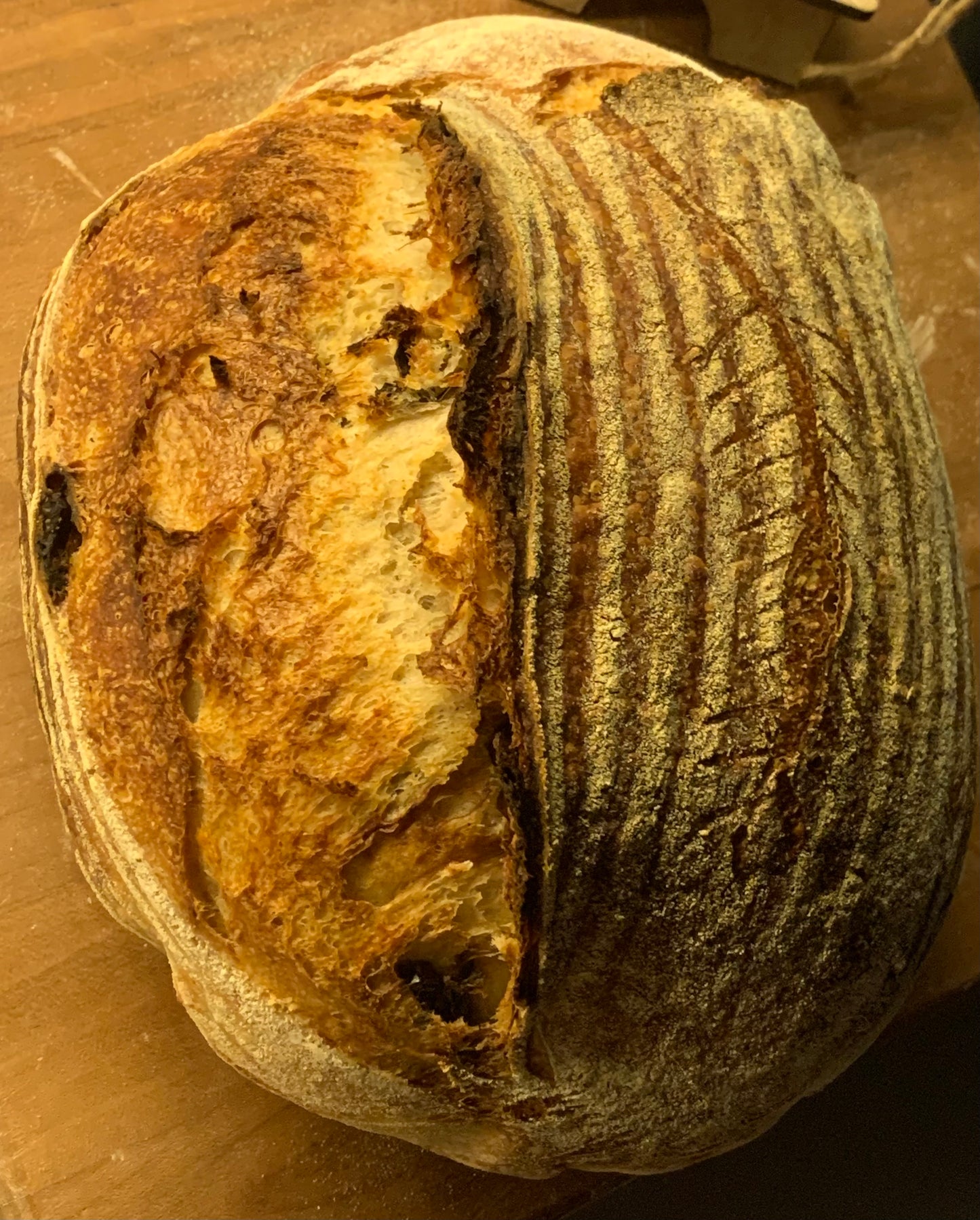 Sourdough with Sundried tomatoes and Parmesan cheese (weight 950~1,000 grams)